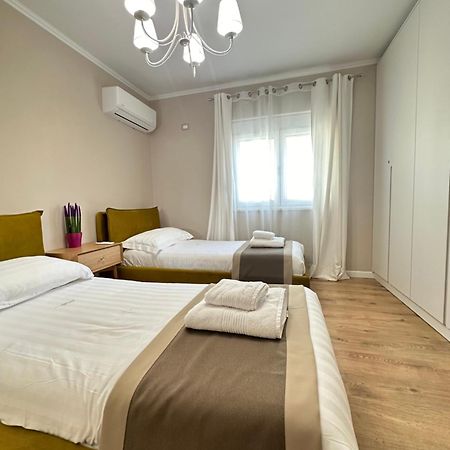 Eja Apartment 3 Tirana Exteriör bild